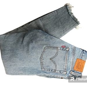 Levi’s icon wedgie size 24 light wash 4 button